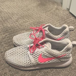 Size 7 youth which is a size 9 women’s Nike shoes